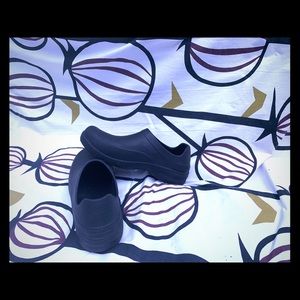 Slip Resistant Clogs, Black